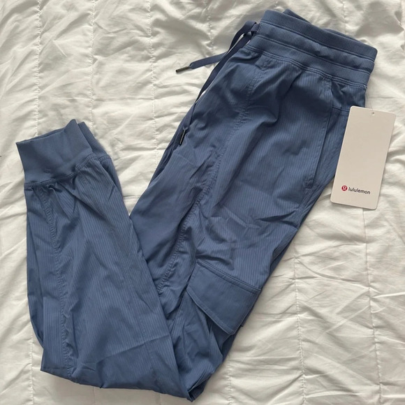 🆕💙 Lululemon Dance Studio Relaxed Fit Mid Rise Cargo Jogger - Oasis Blue - Picture 1 of 10
